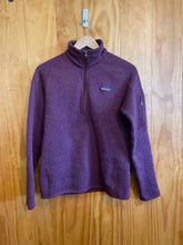 Load image into Gallery viewer, Size M Patagonia Magenta Women&#39;s Fleece Sweatshirt

