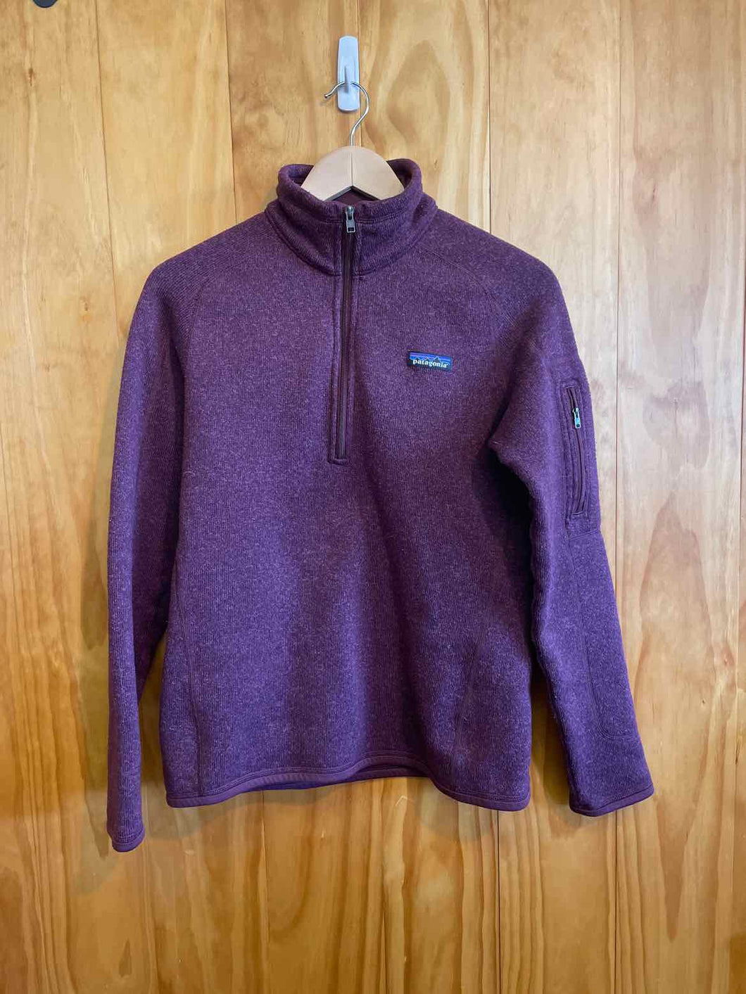 Size M Patagonia Magenta Women's Fleece Sweatshirt