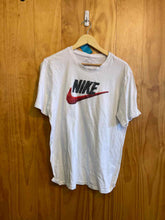 Load image into Gallery viewer, Size Large Nike Men&#39;s Short Sleeve Shirt
