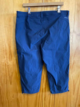 Load image into Gallery viewer, Size 16 Eddie Bauer Navy Women's Capris
