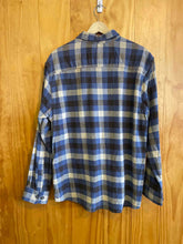 Load image into Gallery viewer, Size L Field &amp; Forest Blue Women&#39;s Flannel
