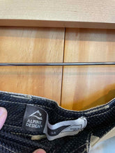 Load image into Gallery viewer, Size 34 Alpine Design Men&#39;s Shorts
