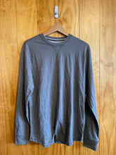 Load image into Gallery viewer, Size Medium Weatherproof Men&#39;s Long Sleeve Shirt
