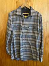 Load image into Gallery viewer, Size Medium Swiss Tech Men's Long Sleeve Shirt
