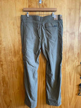 Load image into Gallery viewer, Size 34 Prana Men&#39;s Hiking Pants
