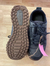 Load image into Gallery viewer, 9 Columbia Men's Hiking Shoes
