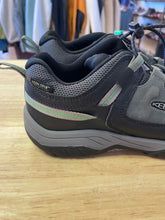 Load image into Gallery viewer, Shoe Size 38 Keen Grey Shoes
