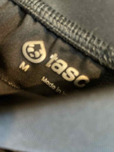 Load image into Gallery viewer, Size M Tasc Black Women&#39;s Leggings
