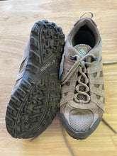 Load image into Gallery viewer, Shoe Size 8 Columbia Brown Hiking Shoes
