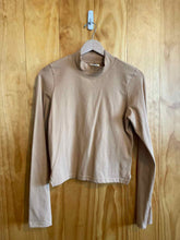 Load image into Gallery viewer, Size Medium The North Face Light Brown Women&#39;s Long Sleeve Shirt
