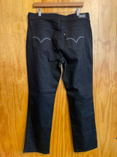 Load image into Gallery viewer, Size 32 Levi's Men's Pants
