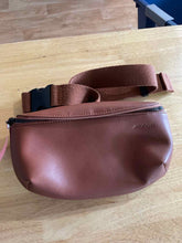 Load image into Gallery viewer, Mountainsmith Fanny Pack
