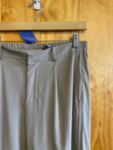 Load image into Gallery viewer, Size Medium Vuori Grey Women&#39;s Pants

