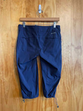 Load image into Gallery viewer, Size 6 Columbia Navy Women&#39;s Capris
