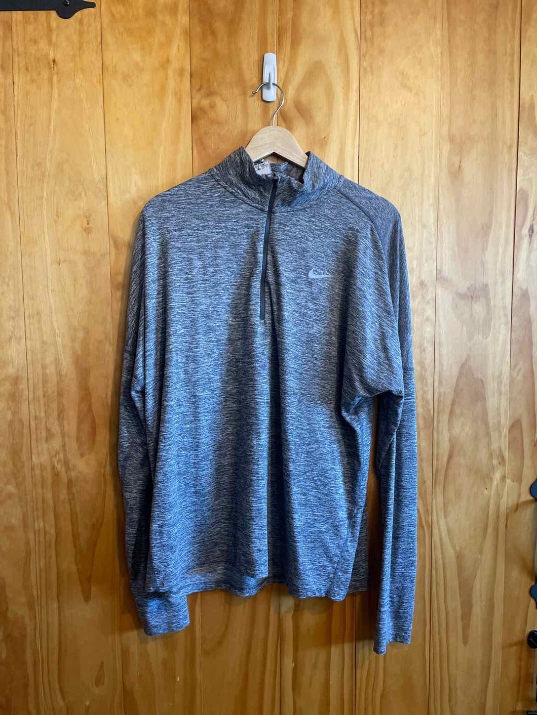 Size XL Nike Men's Long Sleeve Shirt