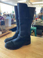 Load image into Gallery viewer, Women&#39;s Shoe Size 8 Teva Black Boots
