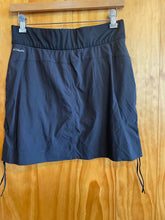 Load image into Gallery viewer, Size Medium Columbia Black Skirt
