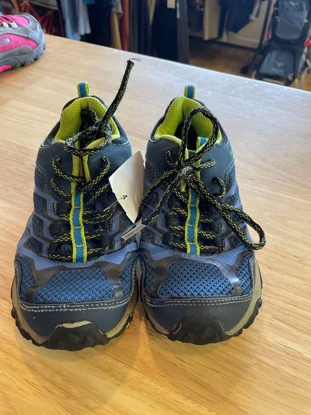 Child Size 1.5 Merrell Boy's Shoe & Boot