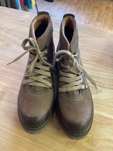 Load image into Gallery viewer, Women&#39;s Shoe Size 41 Biza Brown Boots
