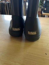 Load image into Gallery viewer, Shoe Size 9 EveryWear Grey Rain Boots
