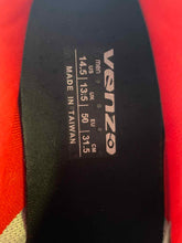 Load image into Gallery viewer, Mens Size 14.5 Venzo Cycling
