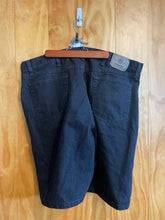 Load image into Gallery viewer, Size 42 Wrangler Men&#39;s Jeans
