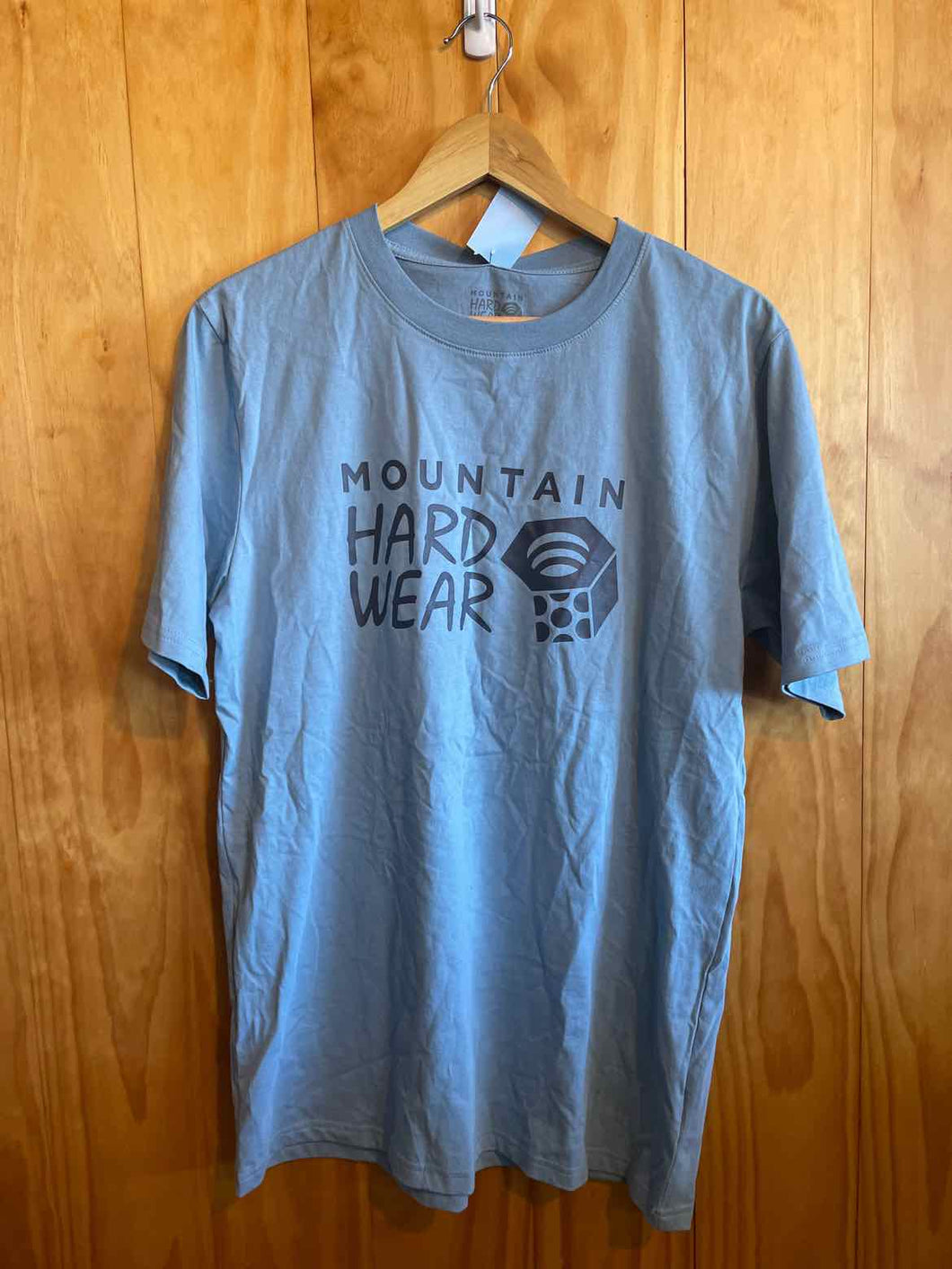 Size Medium Mountain Hardwear Men's Short Sleeve Shirt
