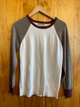 Load image into Gallery viewer, Size Large De Collection White Women's Sweater &amp; Sweatshirt
