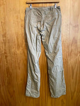 Load image into Gallery viewer, Size 6 The North Face Khaki Women&#39;s Pants
