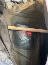 Load image into Gallery viewer, Women Size XS Mountain Hardwear Grey Women&#39;s Rain Jacket
