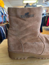 Load image into Gallery viewer, Shoe Size 9 Explorer's Brown Boots

