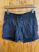 Load image into Gallery viewer, Size Small The North Face Black Women's Shorts
