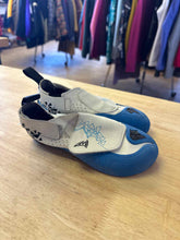 Load image into Gallery viewer, Mad Rock 3 Shoes
