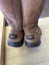 Load image into Gallery viewer, Shoe Size 7 UGG Brown Boots
