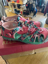 Load image into Gallery viewer, Youth Keen Sandals
