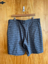 Load image into Gallery viewer, Size 38 PGA Tour Men&#39;s Shorts
