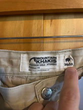 Load image into Gallery viewer, Size 30x32 Mountain Khakis Men's Pants
