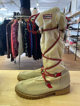Load image into Gallery viewer, Shoe Size 9.5 Hunter Cream Boots
