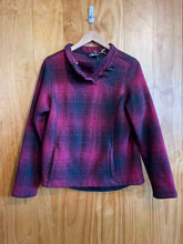 Load image into Gallery viewer, Size Medium The North Face Red Women's Sweater &amp; Sweatshirt
