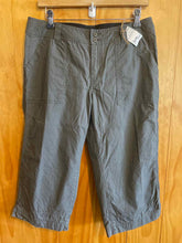 Load image into Gallery viewer, Size 10 Columbia Grey Women&#39;s Capris
