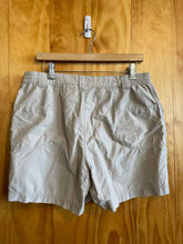 Load image into Gallery viewer, Size Large Columbia Beige Women's Shorts
