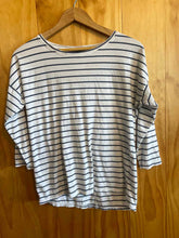 Load image into Gallery viewer, Size Small Patagonia White Women&#39;s Long Sleeve Shirt
