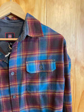 Load image into Gallery viewer, Size M SwissTech Men's Flannel
