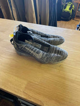 Load image into Gallery viewer, 12.5 Nike Men's Shoes
