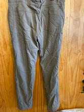 Load image into Gallery viewer, Size 38 Gerry Men's Pants
