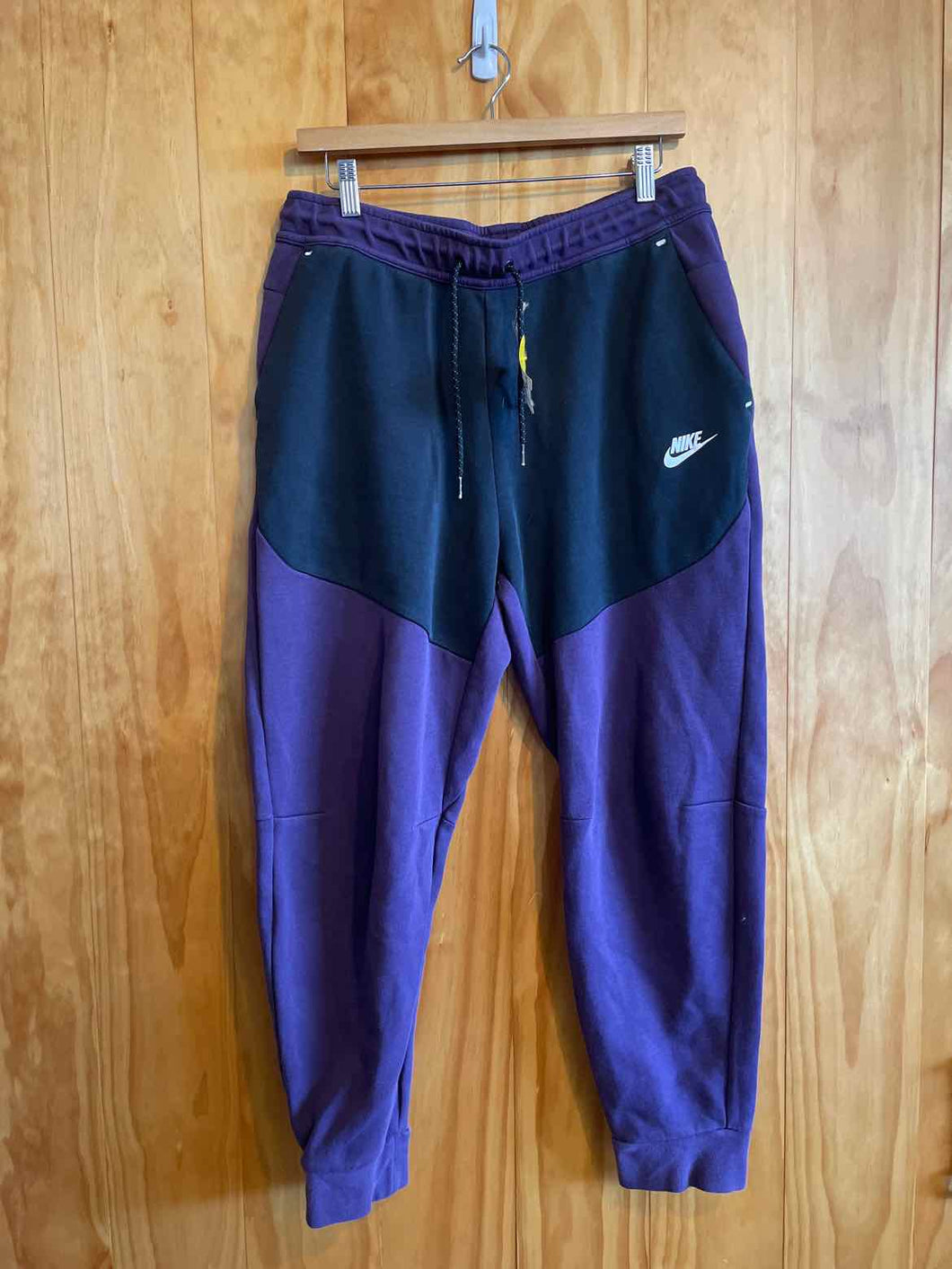 Size Large Nike Men's Sweatpants