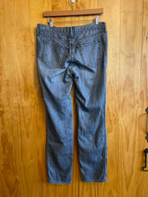 Load image into Gallery viewer, Size 6 Eddie Bauer Blue Women&#39;s Jeans
