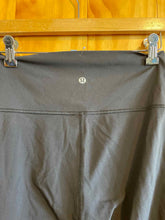 Load image into Gallery viewer, Size 6 Lululemon Black Women's Leggings
