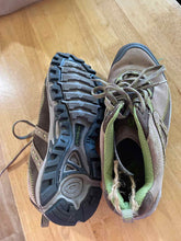 Load image into Gallery viewer, Women's Shoe Size 8.5 vasque Brown Hiking Shoes
