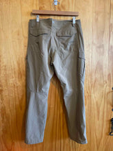 Load image into Gallery viewer, Size 33 Kuhl Men&#39;s Pants
